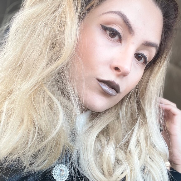 Meet your Posher, Thalia - Picture 1 of 1